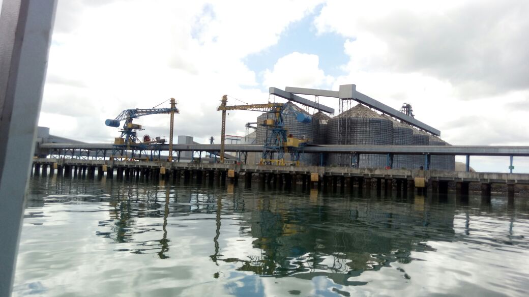 Poluição em Ilha de Maré Poluição em Ilha de Maré