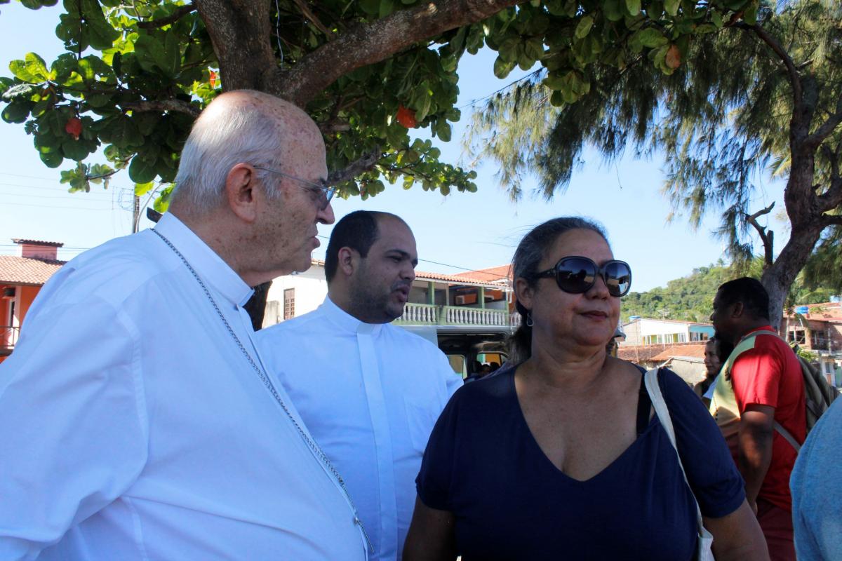 Bispo visita comunidades atingidas pelo óleo das praias