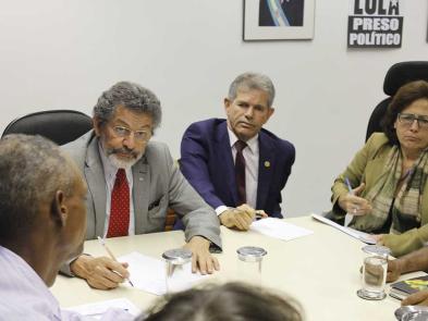 Liderança do Senado recebe comunidade de Canabrava
