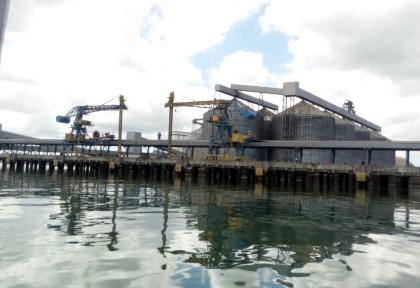 Poluição em Ilha de Maré